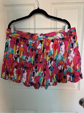 Attyre New York Abstract Paint Pattern Scalloped Shorts Size 14 Cotton Blend